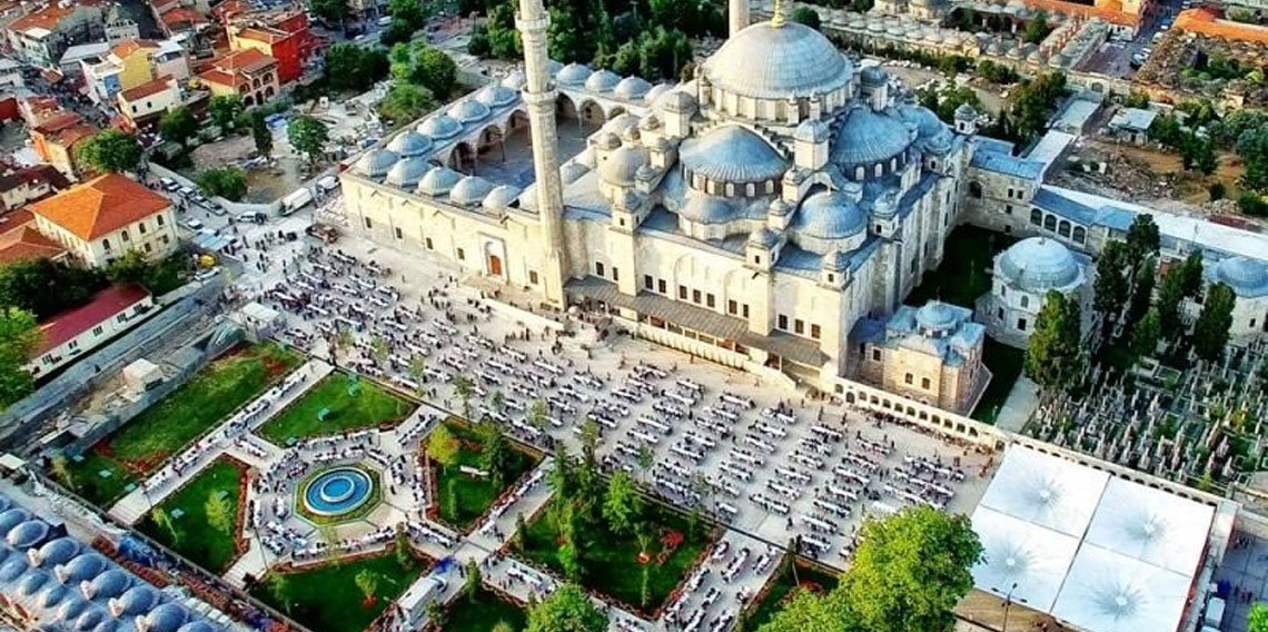 Fatih Camii Gezi Rehberi | İstanbul Fatih Laleli Otellerine Yakın Tarihi Cami
